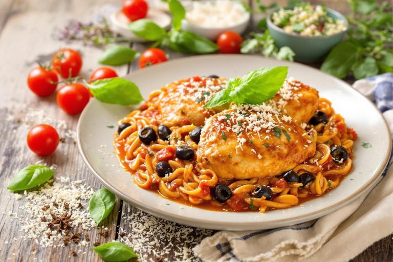 Poulet fondant à la tomate, mascarpone et olives noires.jpg