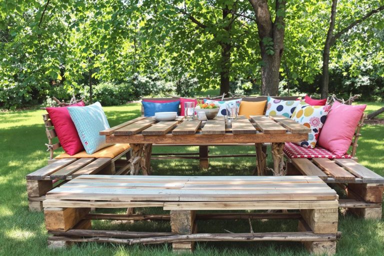 Un mobilier de jardin gratuit et stylé, c'est possible ! La méthode insolite pour créer un coin pique-nique chic.jpg