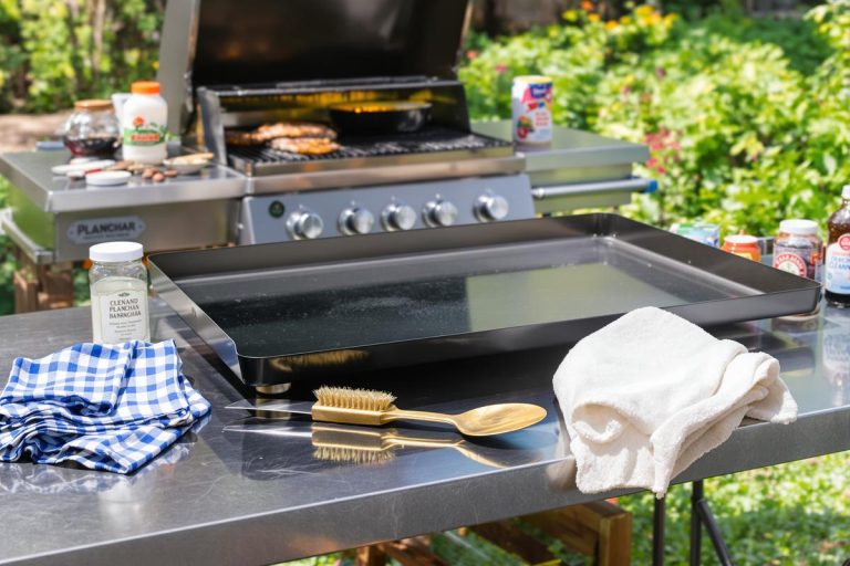 Comment nettoyer sa plancha après le barbecue : le guide facile pour un entretien parfait.jpg
