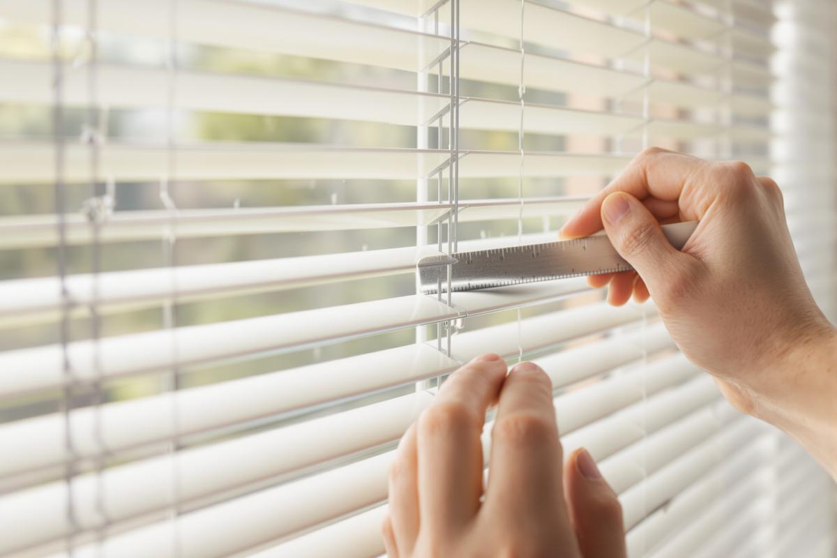 La technique express pour débloquer un store vénitien sans rien démonter (même les pros l’ignorent).jpg